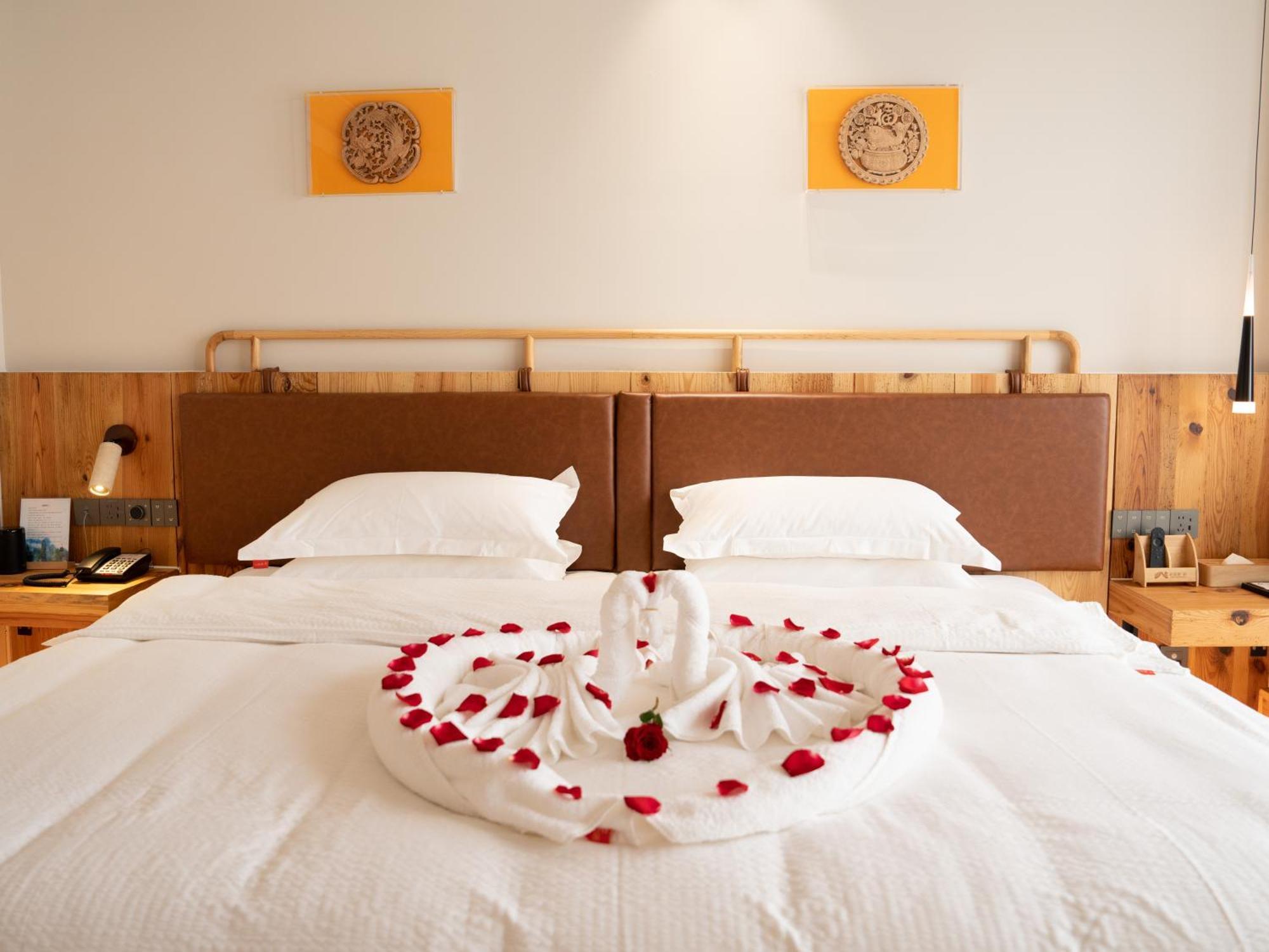 Patio Spring Holiday Inn -- Free Round Trip Pick-Up Service --Panoramic View Of Tianmen Mount Zhangjiajie Exterior foto